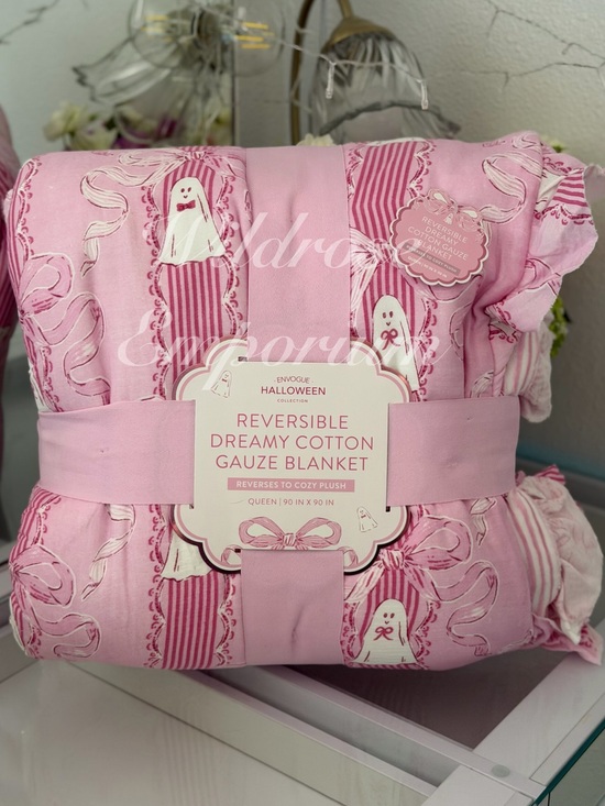 En Vogue Other - Envogue Pink Coquette Ghost Bow Lace Ruffle Trim Gauze Reversible Throw Blanket